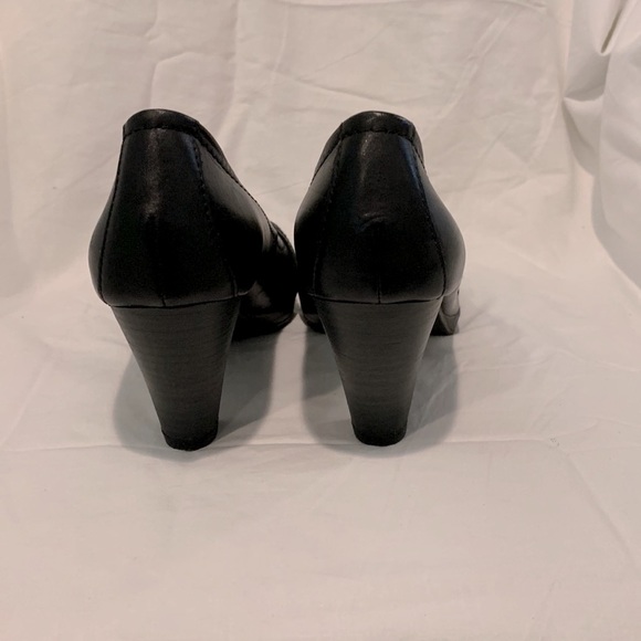 NWOT Aldo black leather pumps with stacked heels and toe buckles. - Picture 4 of 8